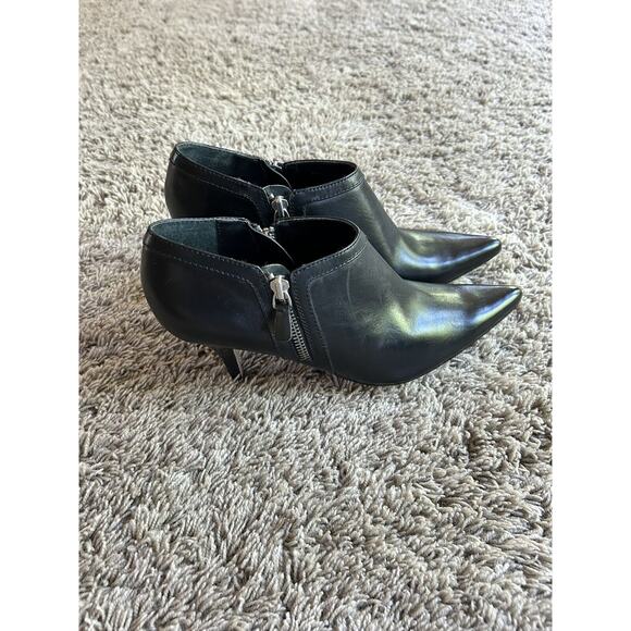 $158 ANN TAYLOR 7.5 ANKLE BOOTIE Leather Heeled SHOOTIE Pointed BLACK NEW E24 - Picture 2 of 9